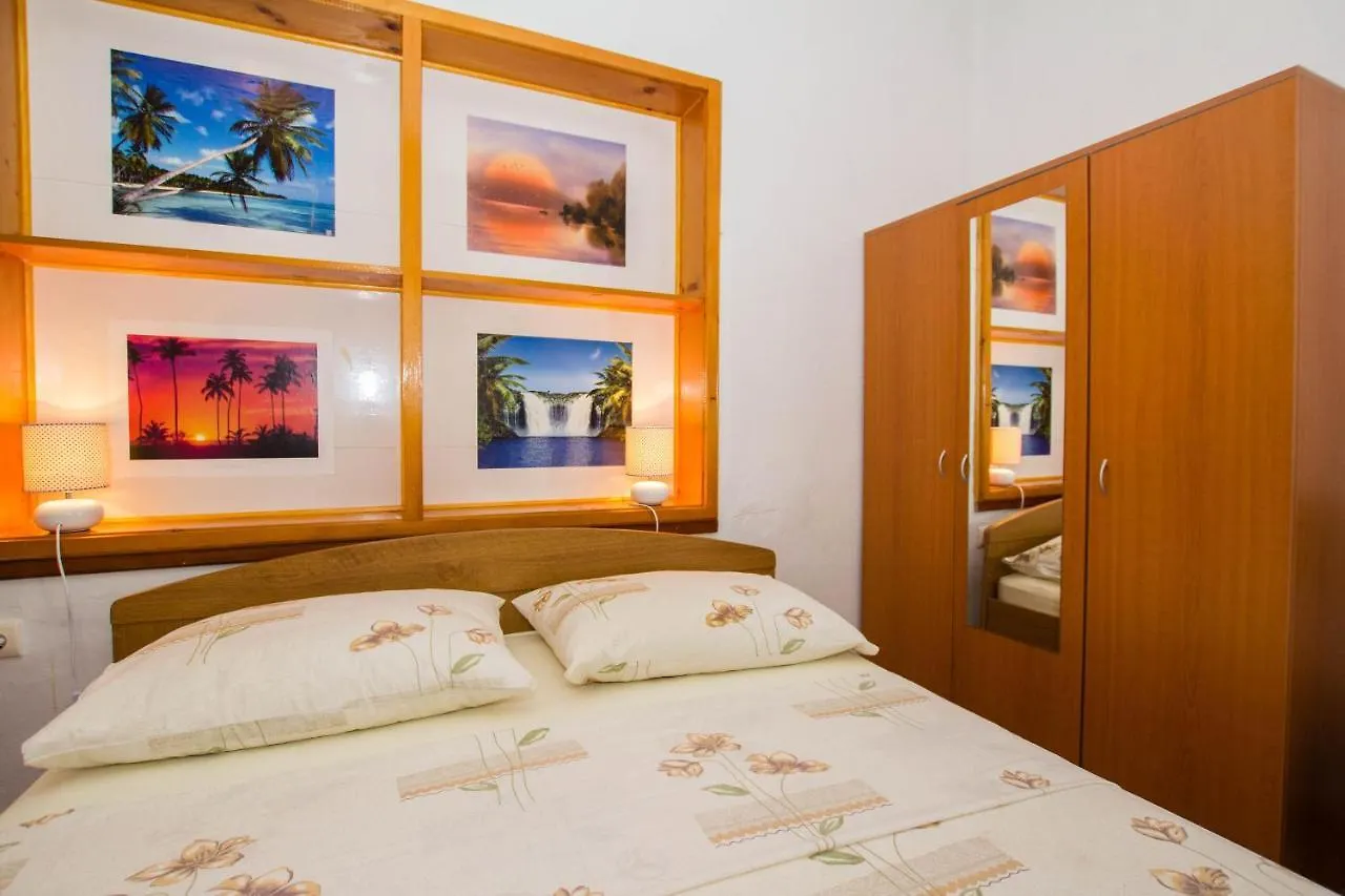 Apartments More Trogir 0*,